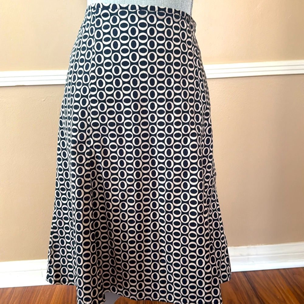 GAP NAVY BLUE AND CREAM "O" PATTERN LIGHTWEIGHT SKIRT SIZE 4 🌟EUC🌟